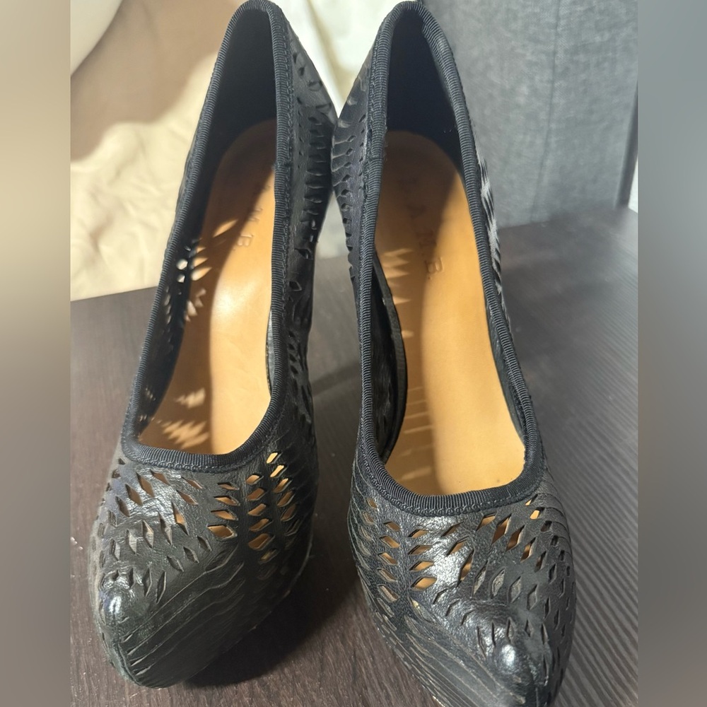 Pre-owned L.A.M.B heels